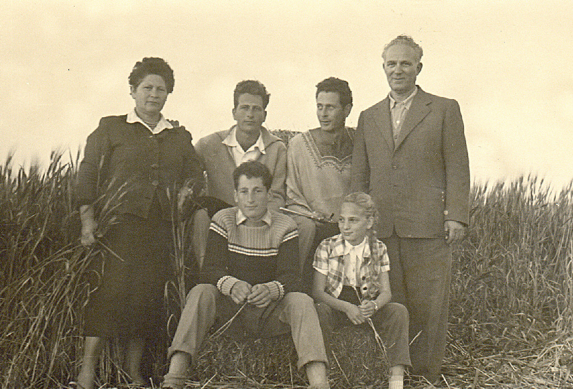 סיפורה של משפחת בית אור – מאלבום המשפחה