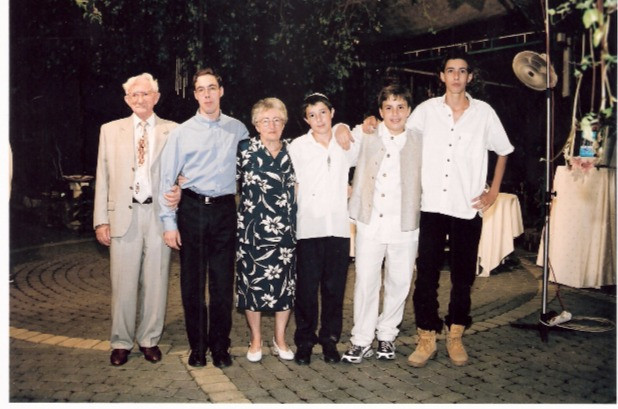 אסתר קווה לבית גלובה – מאלבום המשפחה