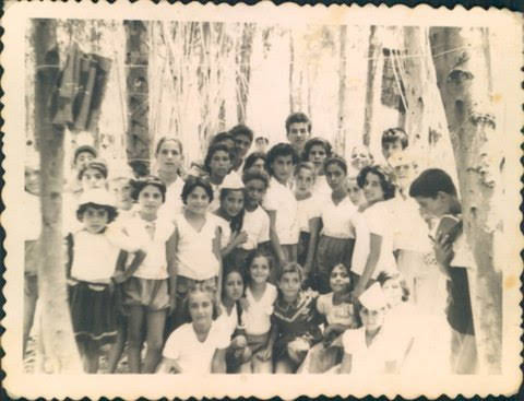סיפור חייהן של אורה וזמירה לבית פנחס – מאלבום המשפחה