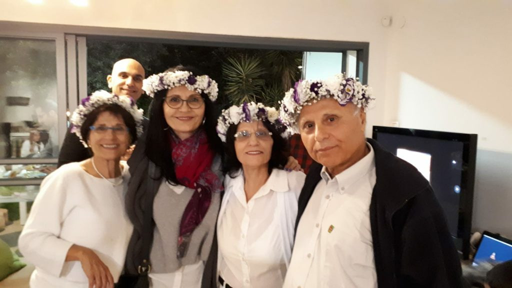 סיפור חייהן של אורה וזמירה לבית פנחס – מאלבום המשפחה